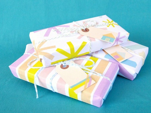 Tres paquetes envueltos con washi tape