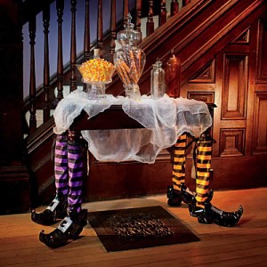 Decoración Halloween, piernas de bruja y patas de mesa
